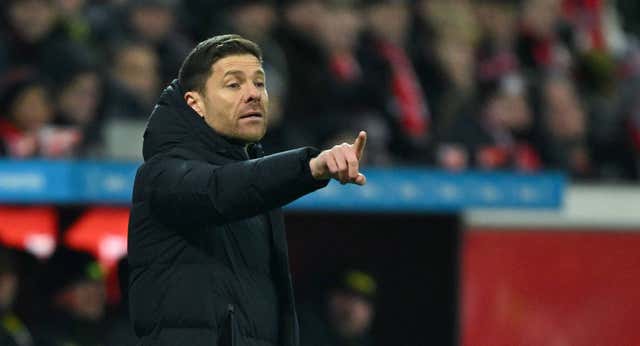 Xabi Alonso regatea a Valdano con la cláusula liberatoria de su contrato