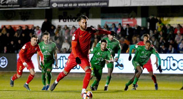 El Sevilla gana sin alardes al Astorga y evita intensificar su crisis