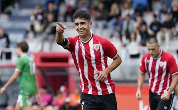 Olabarrieta celebra un gol ante el San Juan. Athletic Club