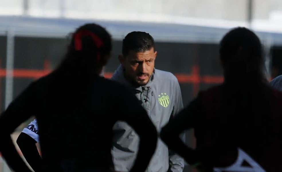 Las jugadoras del Necaxa relatan el terror vivido con su entrenador: «Hay menores que se acostaron con él por sus promesas»