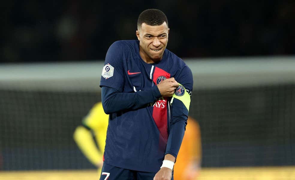 Luis Enrique termina con seis delanteros y el PSG gana 'in extremis' un día que Mbappé no brilló