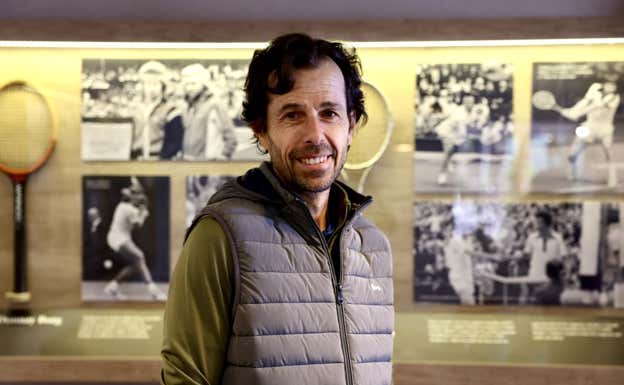 Pato Clavet posa para Relevo en el Club de Tenis Chamartín.  Salvador Fenoll