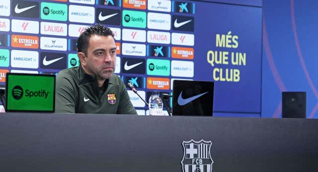 Xavi avala las palabras de Aleix Garcia y contradice a Michel: «Entiendo que quiera jugar en el Barça, tiene el nivel para hacerlo«