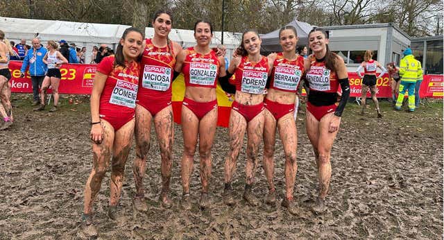 El atletismo español sonríe en el barro