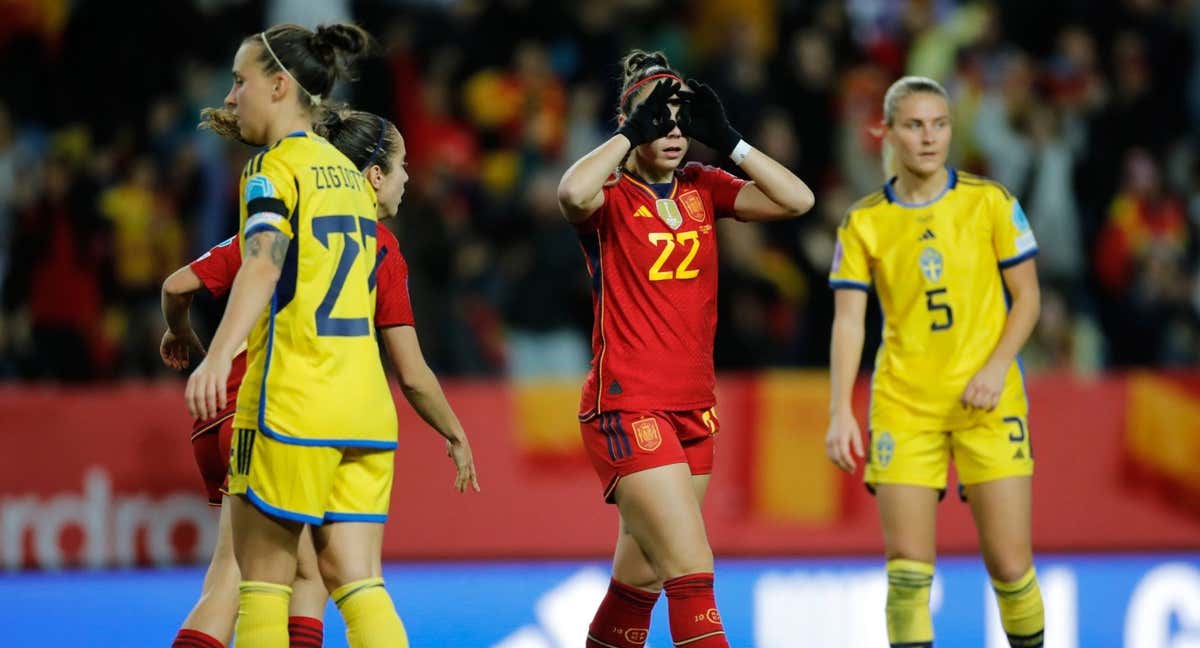 Athenea del Castillo celebra su gol con la Selección en el partido ante Suecia en la Women`s Nations League. /RFEF