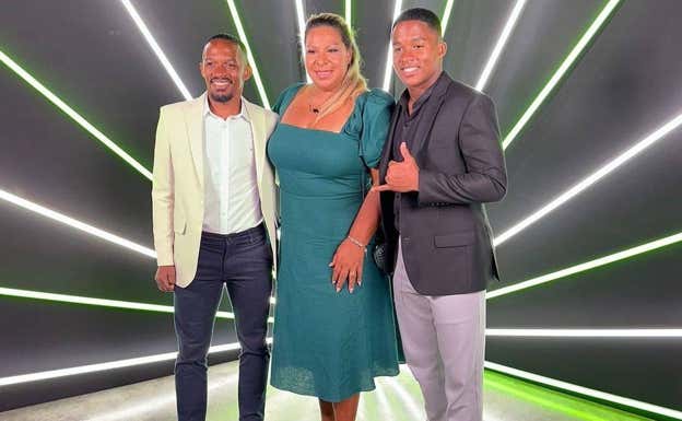 Endrick, con sus padres.  INSTAGRAM