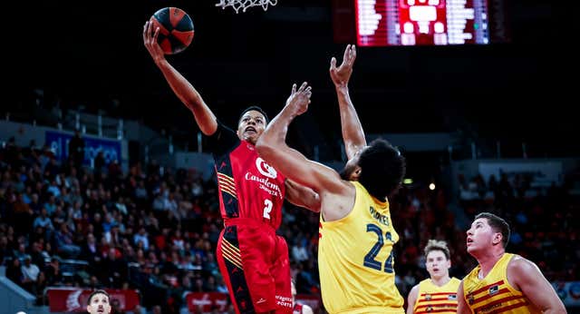 Trae Bell-Haynes tumba al Barça y el Casademont Zaragoza coge aire en la parte baja