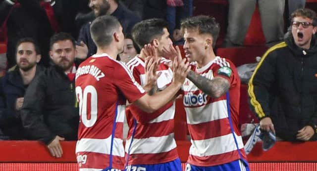 El Granada logra una reacción ilusionante como mejor homenaje a Antonio