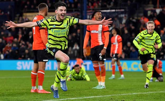 Declan Rice celebra su gol sobre la bocina contra el Luton Town. EFE