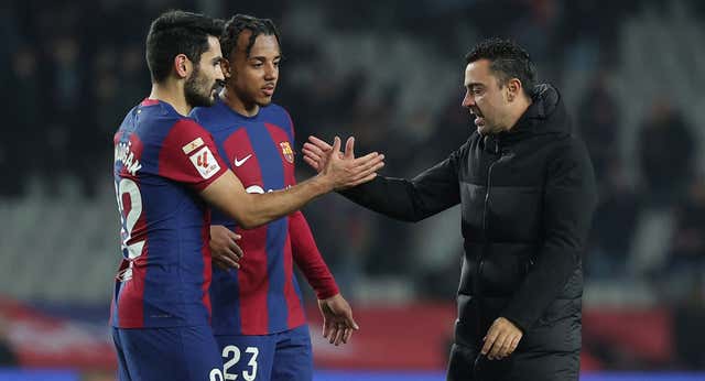 Los números de Cruyff, Rijkaard, Guardiola y Luis Enrique que le quitan la razón al proyecto «en construcción» de Xavi