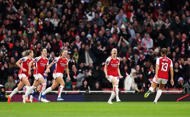 Las jugadoras del Arsenal celebran un gol.  ARSENAL WOMEN