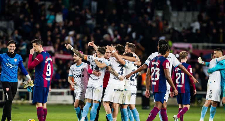 El FC Barcelona y el Girona CF, el pasado domingo, sobre el césped de Montjuïc.