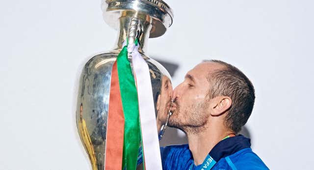 Chiellini, el campeón de Europa que se doctoró ‘gracias’ a la ‘Juve’, se retira : “Has sido mi todo”