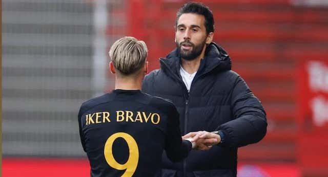 Lo que esconde el abrazo entre Iker Bravo y Arbeloa: «Puede darnos la Youth League»