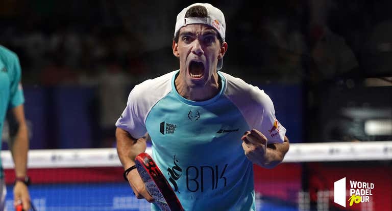Juan Lebrón celebra un punto durante un torneo del World Padel Tour.
