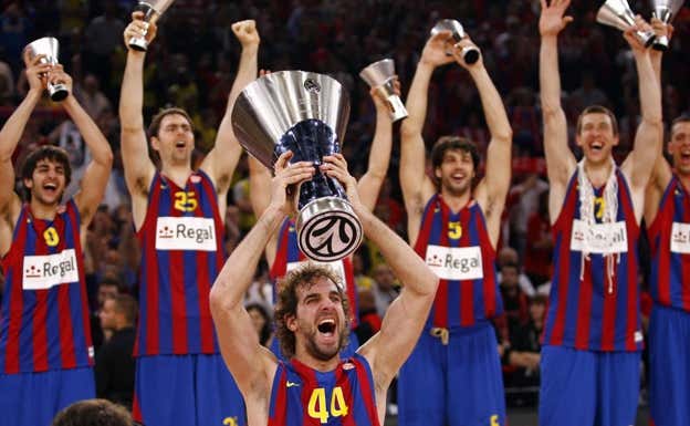 Grimau levanta la Euroliga de 2010 en París.  AGENCIAS