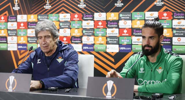 Isco calma al beticismo: «Mi deseo es continuar aquí, soy feliz»