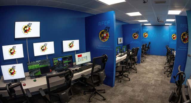 La RFEF adjudica los servicios del VAR a Mediapro y el fuera de juego semiautomático a HawkEye