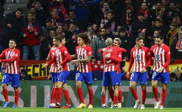 Los jugadores del Atlético de Madrid celebraron el primer tanto del encuentro en el minuto 5. EFE