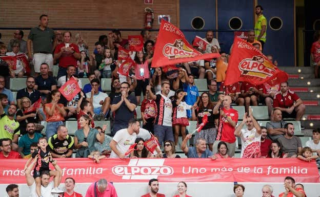 La afición de ElPozo Murcia Costa Cálida en el Palacio de los Deportes de Murcia.  PASCU MÉNDEZ