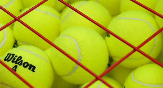 Cuándo puede cambiar de pelotas el jugador durante un partido de pádel: la normativa