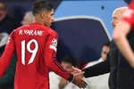 ¿Qué pasa con Varane? Suplente habitual, polémica con Ten Hag y dudas sobre el final de su contrato
