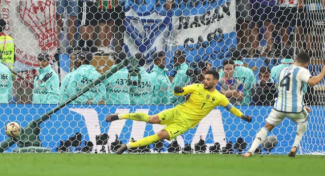 La ‘desaparición’ de Gonzalo Montiel tras su histórico penalti en Catar: ni Premier, ni Sevilla ni Argentina