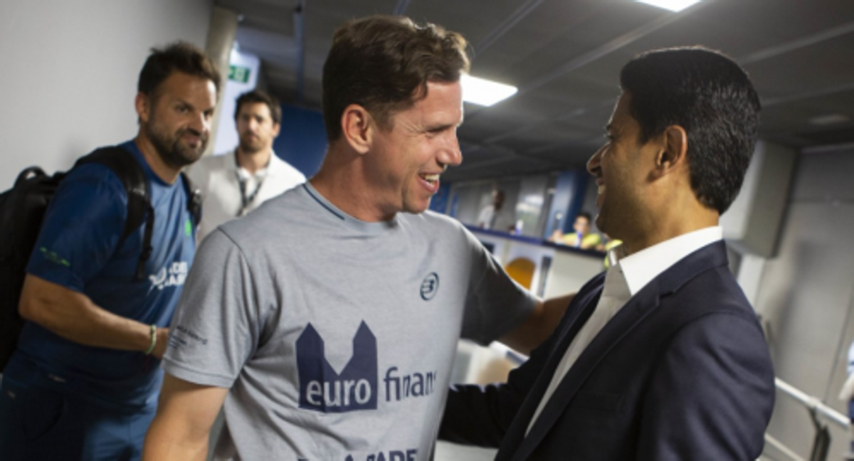 Nasser Al-Khelaifi y Paquito Navarro saludándose. /PREMIER PADEL