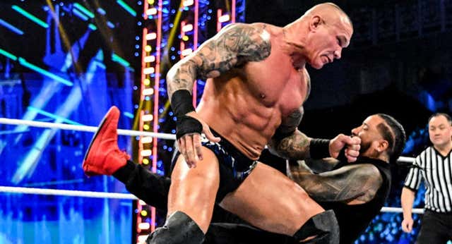 Randy Orton reta a Roman Reigns a un combate en Royal Rumble