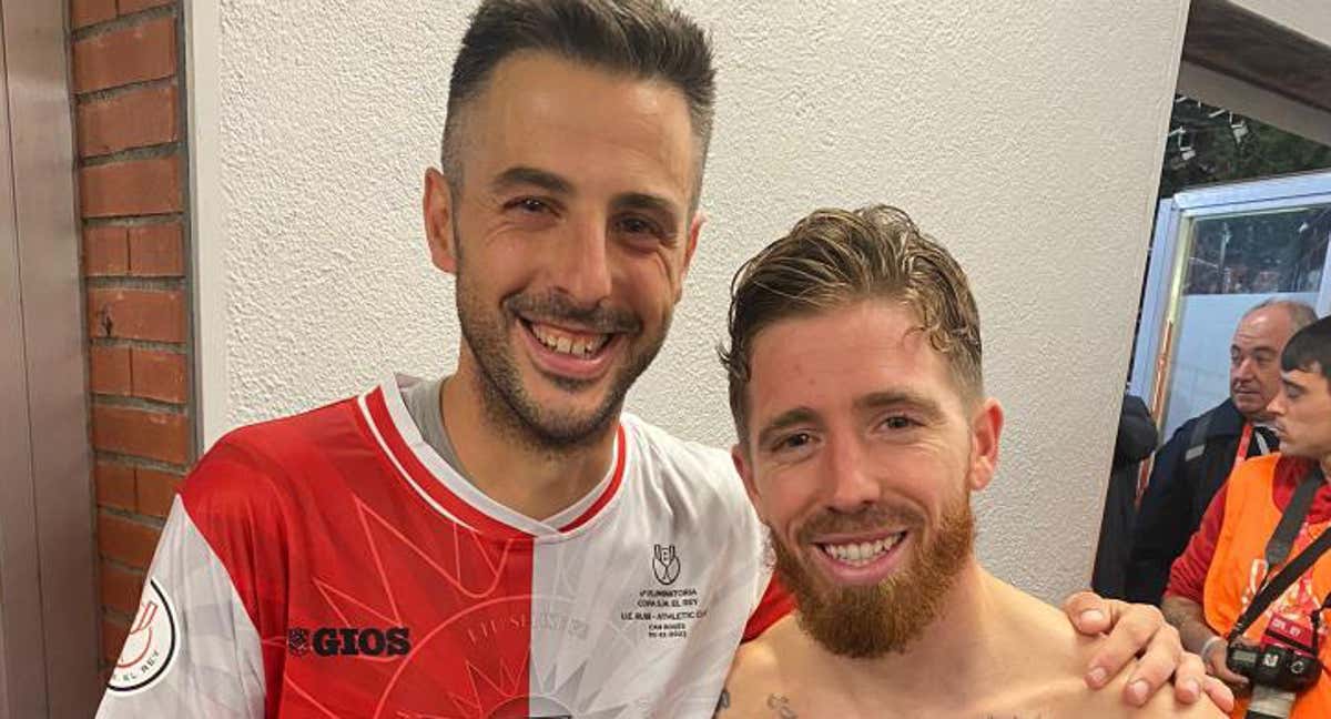 Aitor Torres, junto a Iker Muniain, tras el choque copero entre el Rubí y el Athletic./Cedida