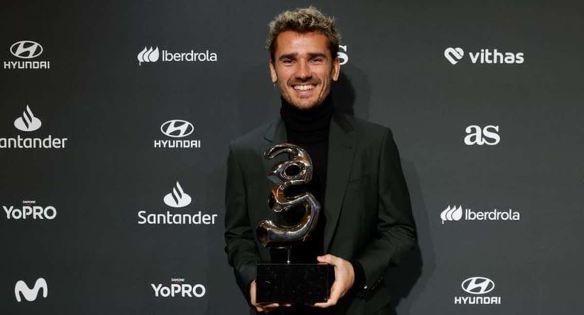 Antoine Griezmann recibió el premio a mejor jugador de la temporada. /As