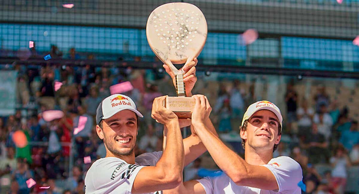 Lebrón y Galán con el título en Roland Garros.
