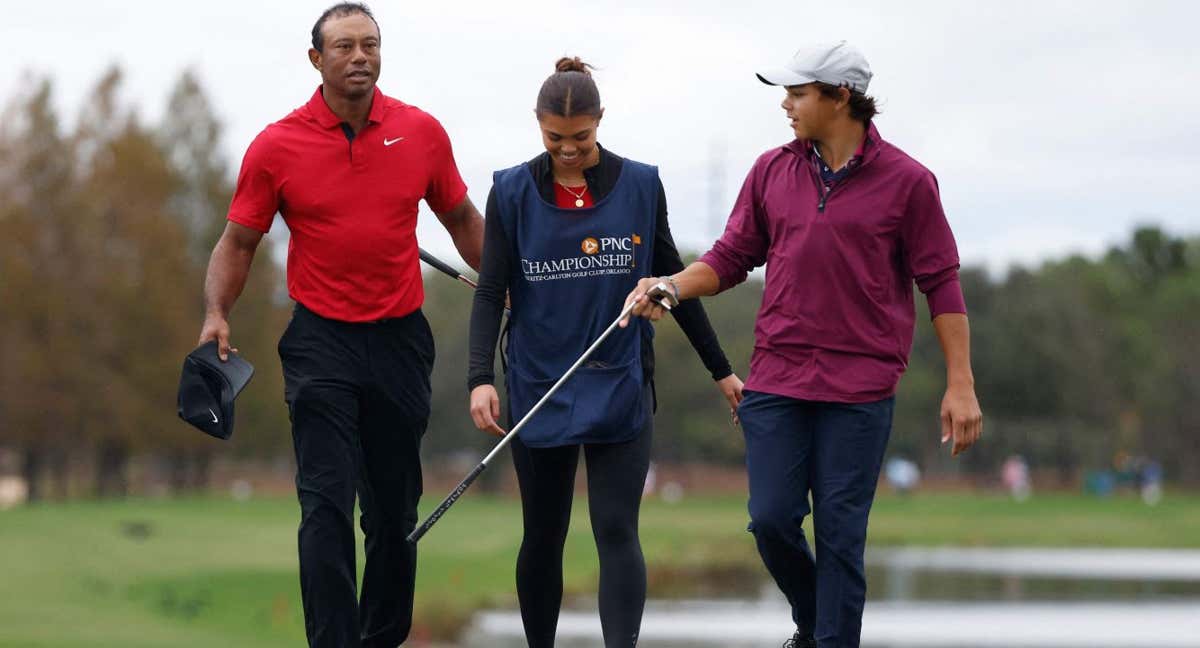 Tiger Woods junto a sus hijos Sam y Charlie en el PNC Championship.