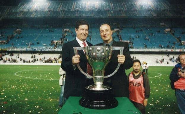 Rafa Benítez, tras ganar la Liga con el Valencia.  Valencia CF