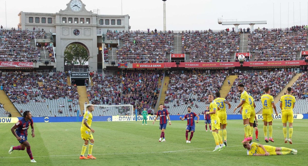 Ambiente de Montjuic en el partido ante el Cádiz.