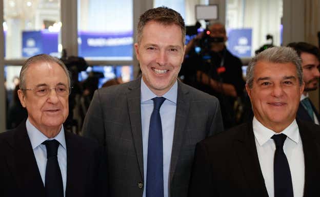 Florentino Pérez, Bernd Reichart y Joan Laporta, en el desayuno informativo Nueva Economía Fórum.  MARISCAL / EFE
