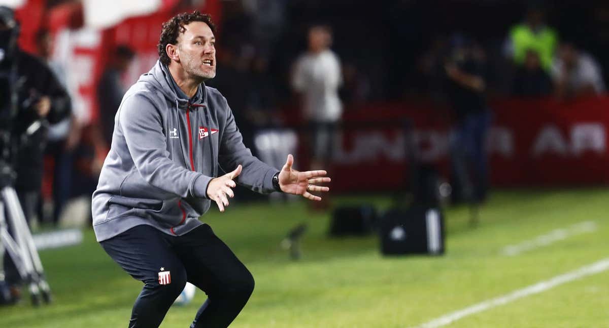 Gabriel Milito, en su etapa como entrenador del Estudiantes.