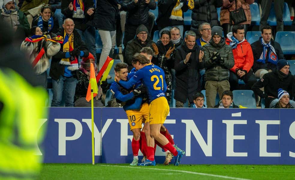 Twitter 'censura' la contradicción del 'Ganátelo en el campo' contra la Superliga del Andorra de Piqué