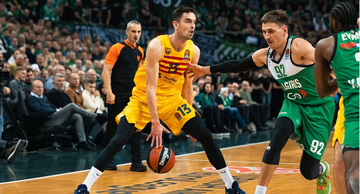 Tomas Satoransky ataca la defensa del Zalgiris durante el partido en Kaunas