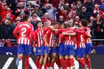 El Atlético sigue vivo en LaLiga y acaba el año con 'sorpasso' al Barça