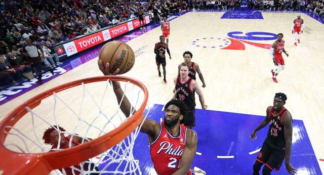 Los estratosféricos registros de diciembre de Joel Embiid chocan con la duda ética de sus tiros libres