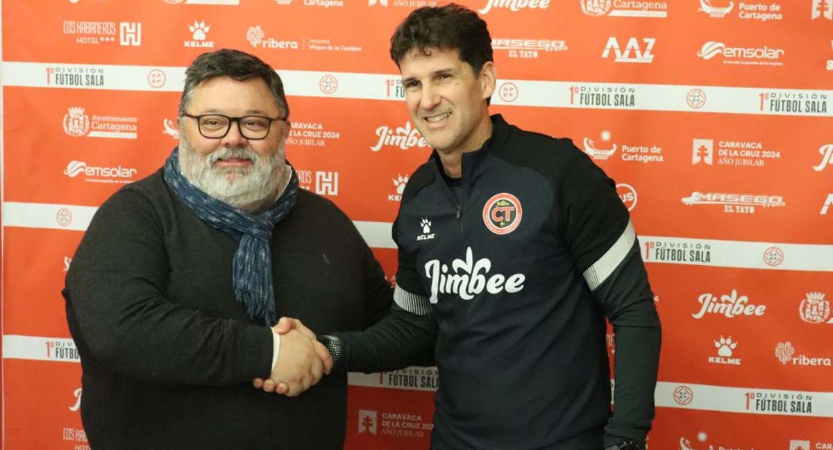 El presidente del Jimbee Cartagena, Miguel Ángel Jiménez, en el acto de renovación de Duda como técnico melonero 2026.