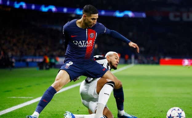 Achraf Hakimi en un partido con el PSG. REUTERS