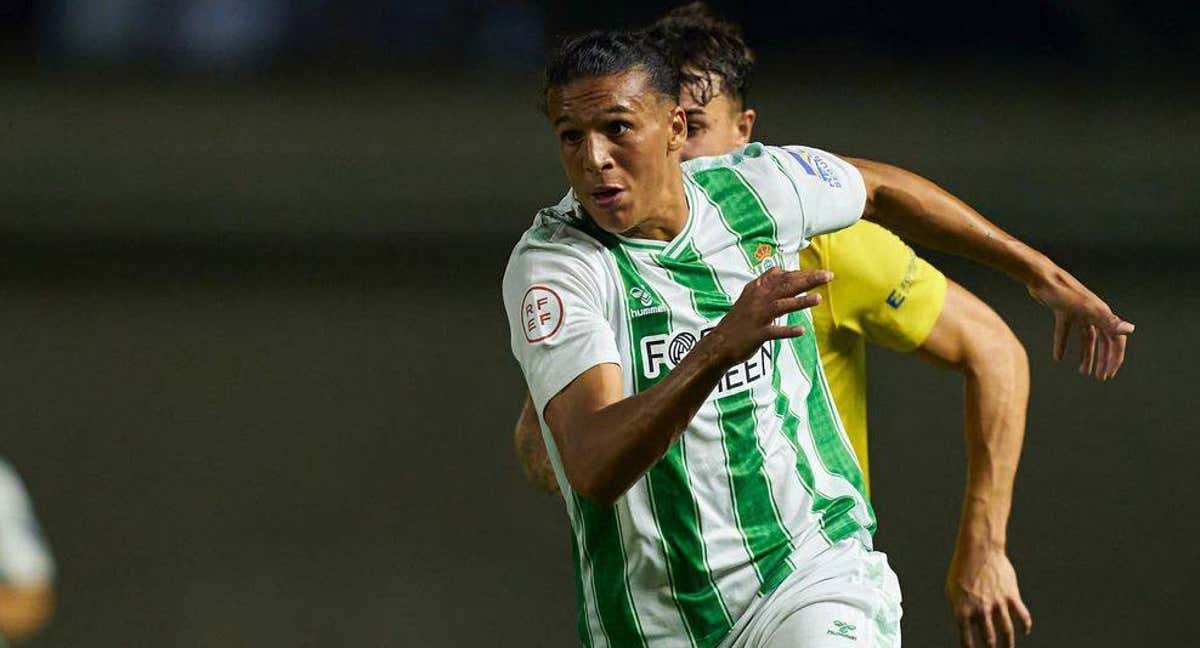 El delantero Yanis, en un partido con el Betis./