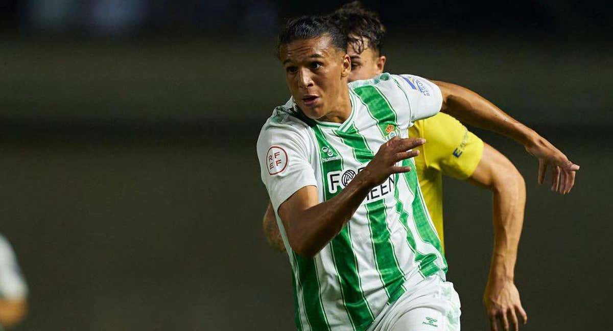 El delantero Yanis, en un partido con el Betis.