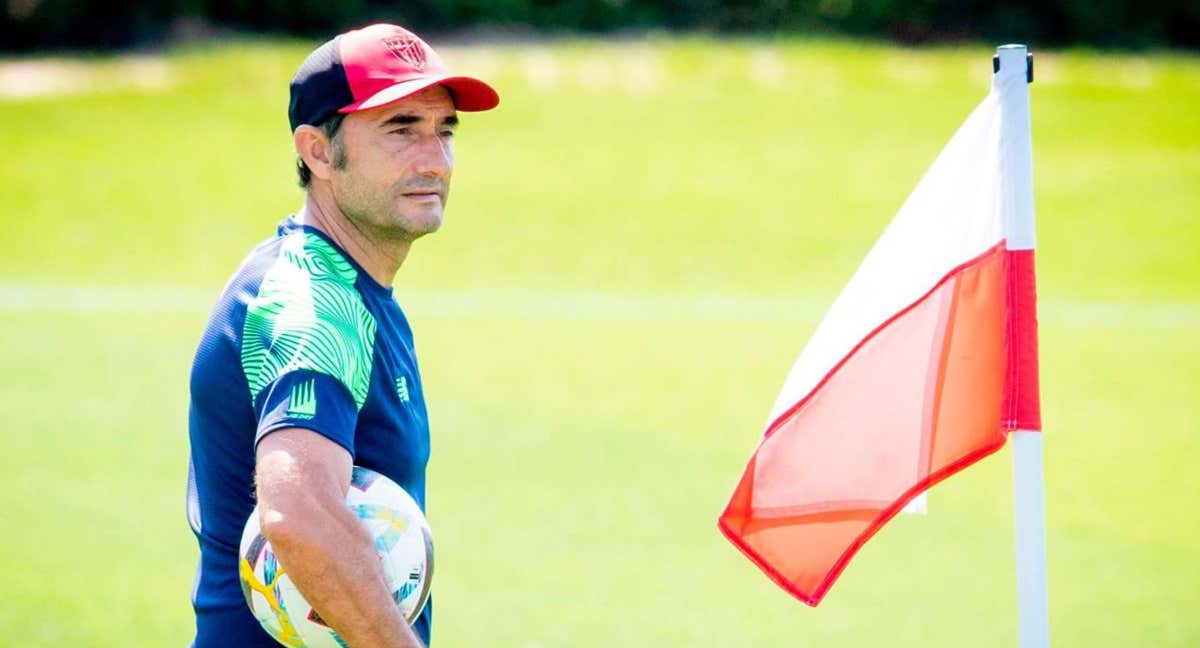 Ernesto Valverde, durante un entrenamiento en Lezama en esta última etapa en Bilbao./Archivo