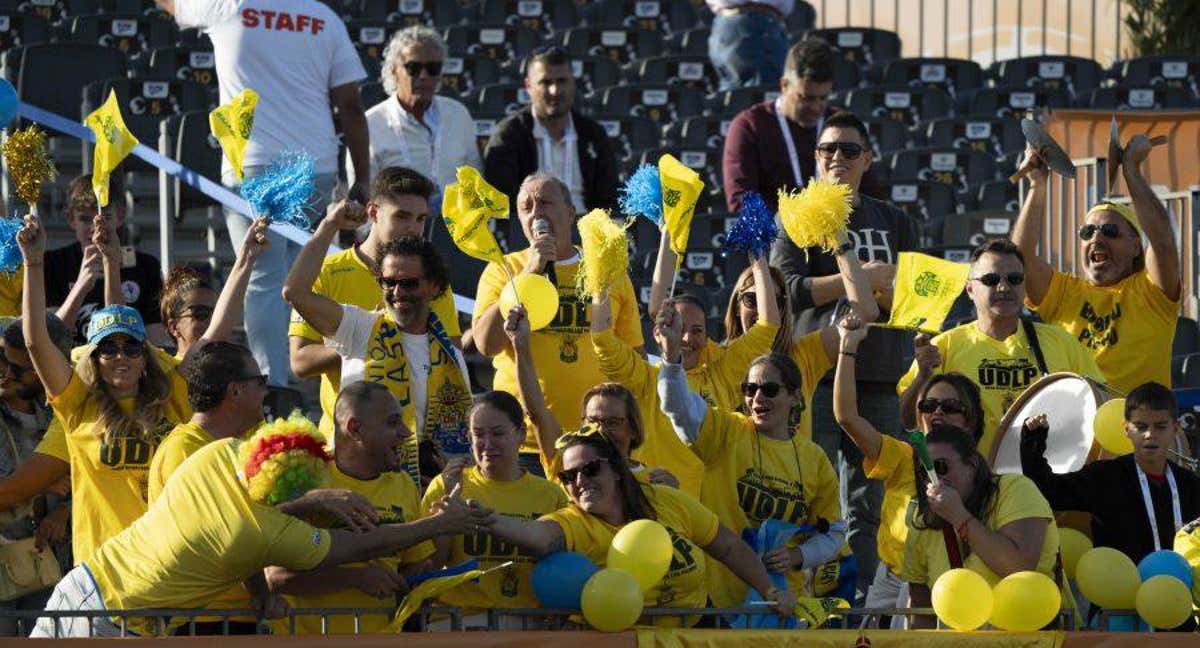 Los padres de los niños de la UD Las Palmas./LALIGA