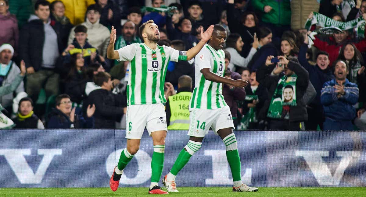 Germán Pezzella celebra su gol ante el Girona.