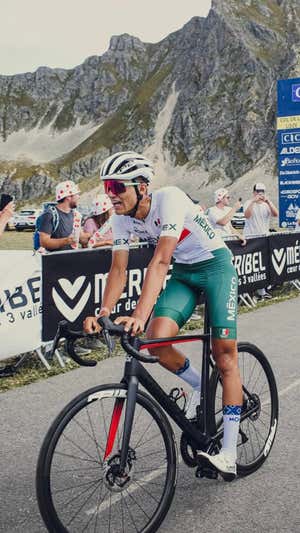 Del Toro, con la Colnago de UAE Team Emirates.  AR MONEX