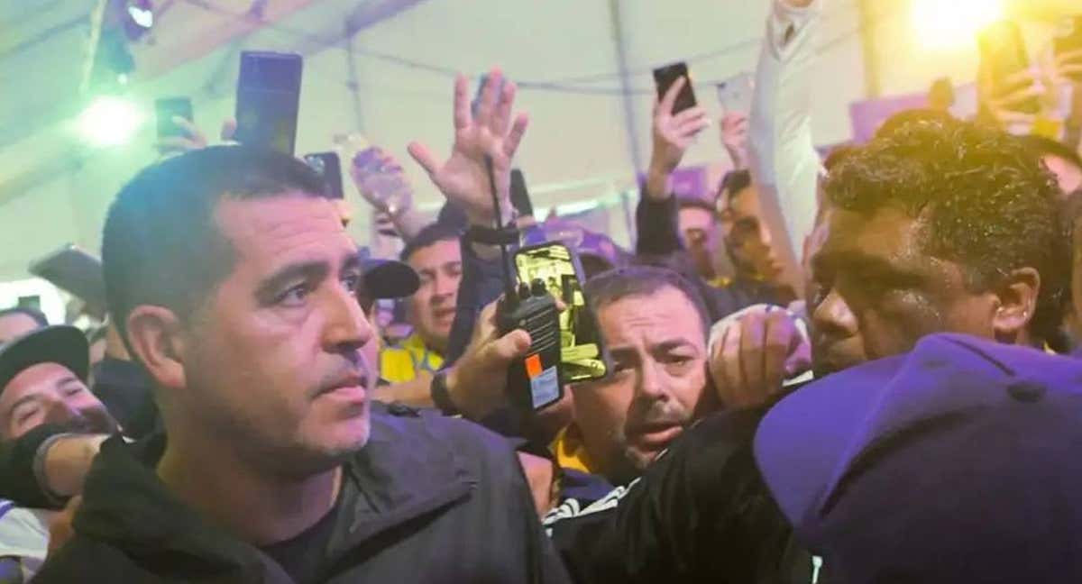 Riquelme durante la votación en la que fue elegido presidente de Boca.